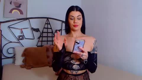 I V Y   online show from 01.05.25