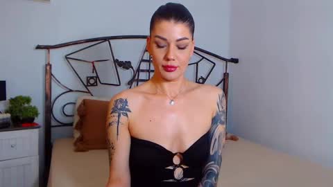 I V Y   online show from 01.24.25