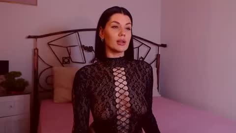 I V Y   online show from 02.20.26