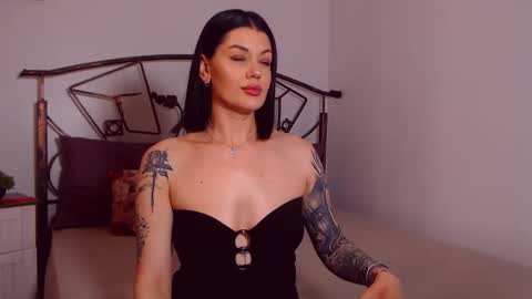 I V Y   online show from 05.09.26