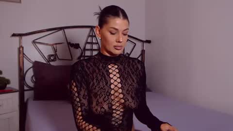 I V Y   online show from 06.16.26