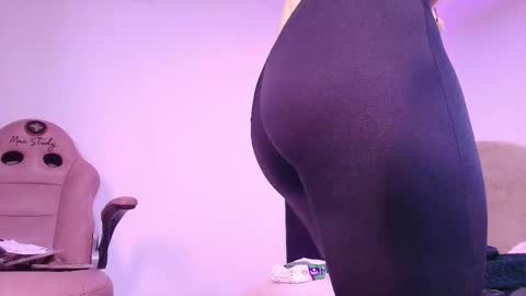 Zoe  online show from 11.28.25