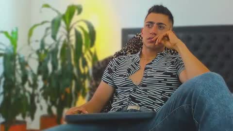 Snapshot of zachpri20 chatting on 10.02.25 zachpri20 online show from 10.02.25