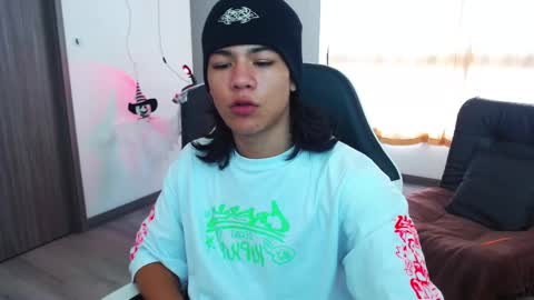 Snapshot of zackss_player chatting on 10.28.25 zackss_player online show from 10.28.25