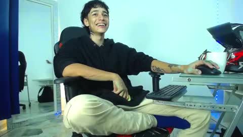 Snapshot of zacktk7 chatting on 12.16.24 zack online show from 12.16.24