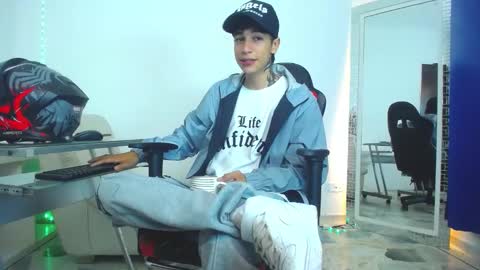 Snapshot of zacktk7 chatting on 12.25.24 zack online show from 12.25.24