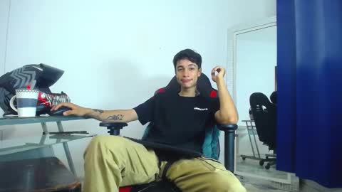 Snapshot of zacktk7 chatting on 01.08.25 zack online show from 01.08.25