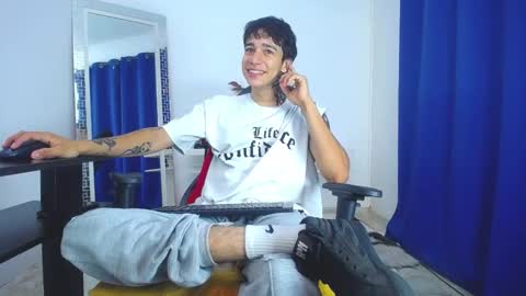 Snapshot of zacktk7 chatting on 02.01.25 zack online show from 02.01.25