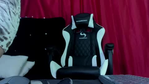 Snapshot of zafiro_winslow chatting on 12.20.24 GODDESS ZAFIRO WINSLOW online show from 12.20.24