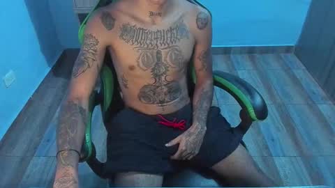 Snapshot of zafirocum chatting on 11.22.25 BiG Zafiro online show from 11.22.25