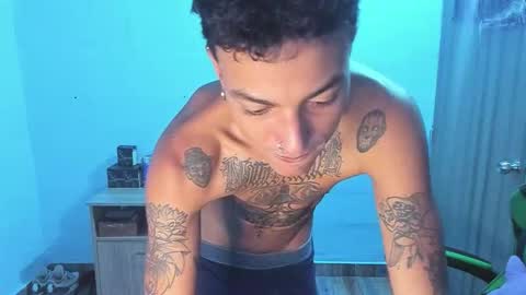 Snapshot of zafirocum chatting on 12.05.25 BiG Zafiro online show from 12.05.25