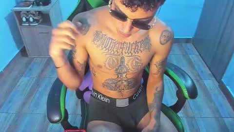 Snapshot of zafirocum chatting on 12.14.25 BiG Zafiro online show from 12.14.25