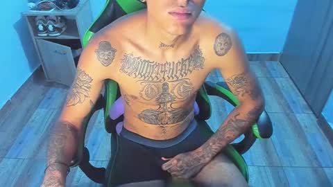 Snapshot of zafirocum chatting on 12.15.25 BiG Zafiro online show from 12.15.25