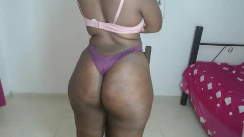 Snapshot of zahhysims chatting on 02.15.25 zahhy online show from 02.15.25