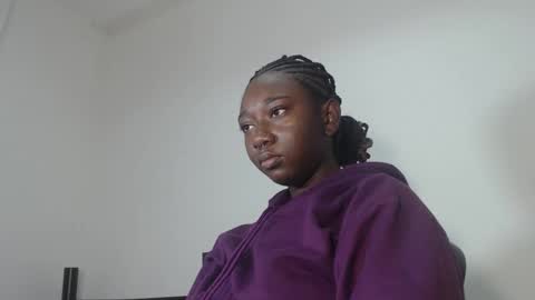 Snapshot of zahhysims chatting on 02.25.25 zahhy online show from 02.25.25