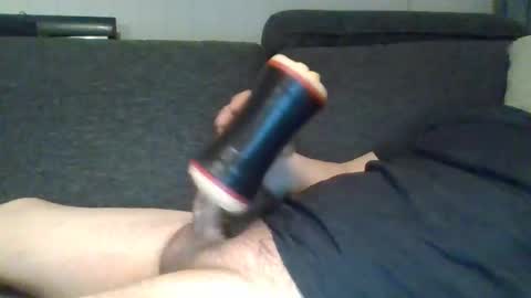 Snapshot of zakksten chatting on 04.06.26 Zakk online show from 04.06.26