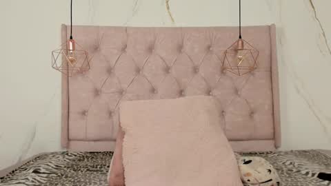 Snapshot of zamirasc chatting on 09.29.25 ZAMIRA online show from 09.29.25