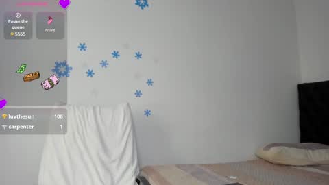 Snapshot of zandra_kiman chatting on 12.20.24 Zandra online show from 12.20.24