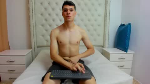 Snapshot of zane_evans chatting on 07.27.26 zane online show from 07.27.26