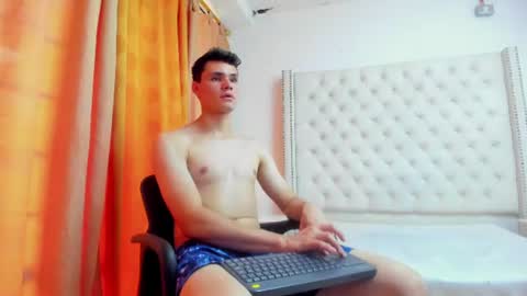 Snapshot of zane_evans chatting on 07.28.26 zane online show from 07.28.26