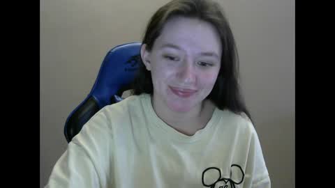 Snapshot of zara_golden chatting on 01.28.25 chaturcum online show from 01.28.25