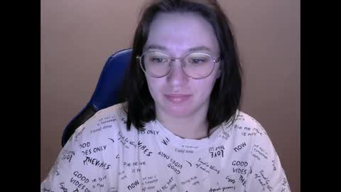 Snapshot of zara_golden chatting on 02.21.25 chaturcum online show from 02.21.25