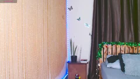 Snapshot of zara_lae chatting on 12.19.24 nicky online show from 12.19.24