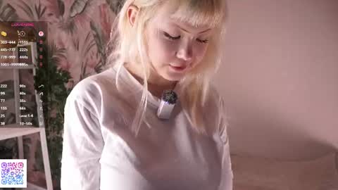Snapshot of zara_shine chatting on 06.21.26 Criss online show from 06.21.26