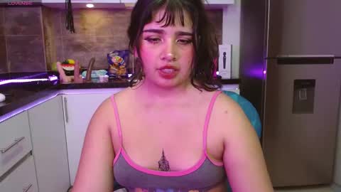 Snapshot of zara_snow chatting on 12.22.25 zara online show from 12.22.25