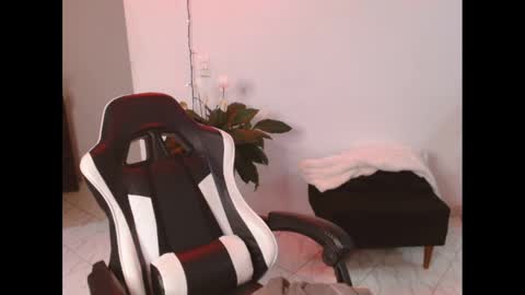 Snapshot of zarabby_skuirt chatting on 12.25.24 Zarabby online show from 12.25.24