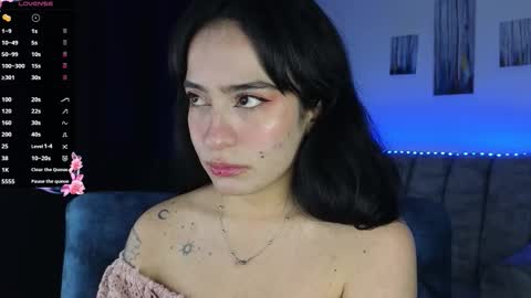 Snapshot of zaradames_ chatting on 10.30.25 zaradames_ online show from 10.30.25