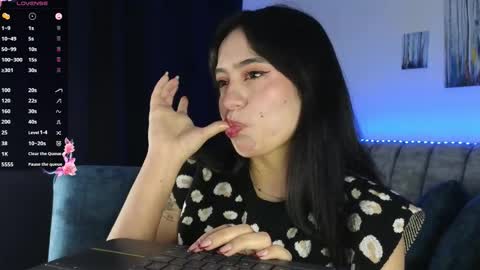 Snapshot of zaradames_ chatting on 11.06.25 zaradames_ online show from 11.06.25