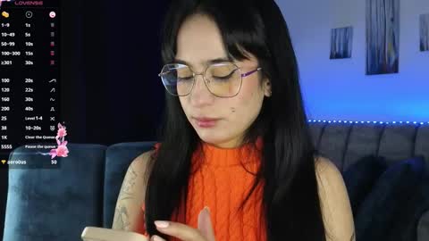 Snapshot of zaradames_ chatting on 11.08.25 zaradames_ online show from 11.08.25