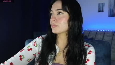 Snapshot of zaradames_ chatting on 11.16.25 zaradames_ online show from 11.16.25