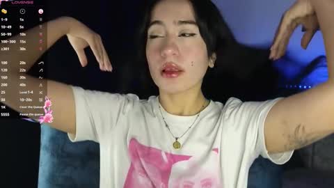 Snapshot of zaradames_ chatting on 11.23.25 zaradames_ online show from 11.23.25