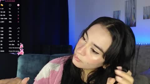 Snapshot of zaradames_ chatting on 11.26.25 zaradames_ online show from 11.26.25