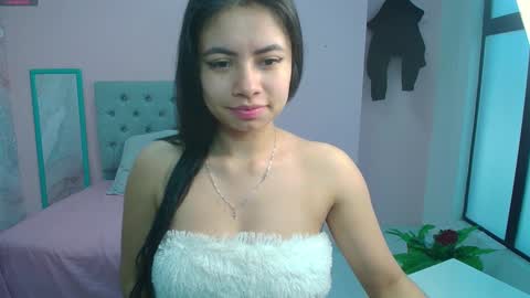 Snapshot of zarah_torres chatting on 12.11.24 Zarah  online show from 12.11.24