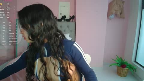 Snapshot of zarah_torres chatting on 01.11.25 Zarah  online show from 01.11.25