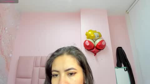 Snapshot of zarah_torres chatting on 09.22.25 Zarah  online show from 09.22.25