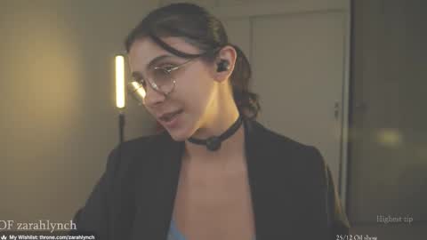 Snapshot of zarahlynch chatting on 12.21.25 Miss Lynch Next show 2911 online show from 12.21.25