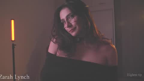 Snapshot of zarahlynch chatting on 03.31.26 Miss Lynch Next show 2911 online show from 03.31.26