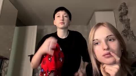 Snapshot of zaramontel chatting on 12.22.25 zaramontel online show from 12.22.25