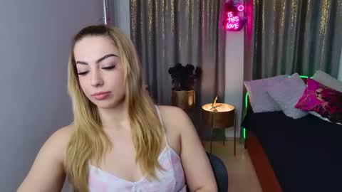 Snapshot of zarasplayground chatting on 11.29.25 zarasplayground online show from 11.29.25