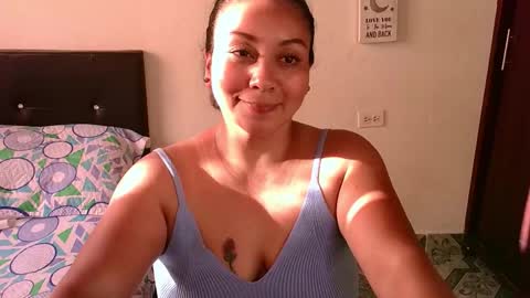 Snapshot of zaray_45bella chatting on 10.14.25 zaray online show from 10.14.25