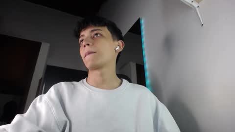 Snapshot of zarekneo chatting on 10.16.25 Zarek online show from 10.16.25