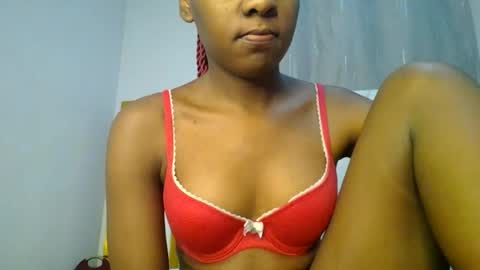 Snapshot of zariah011 chatting on 06.19.26 zariah online show from 06.19.26