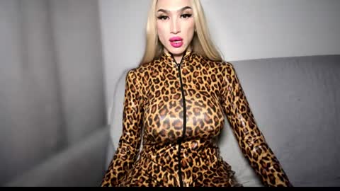 Snapshot of zarinastoun20 chatting on 12.09.24 ZARINA online show from 12.09.24