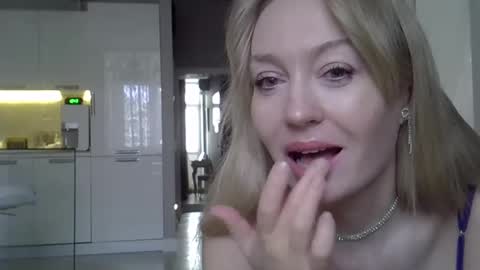 Zarina Swift online show from 01.22.25