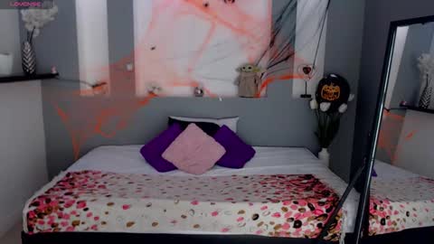 Karolyne online show from 10.28.25