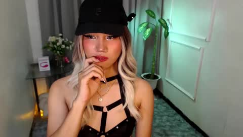 zelainalovetocum online show from 02.25.25